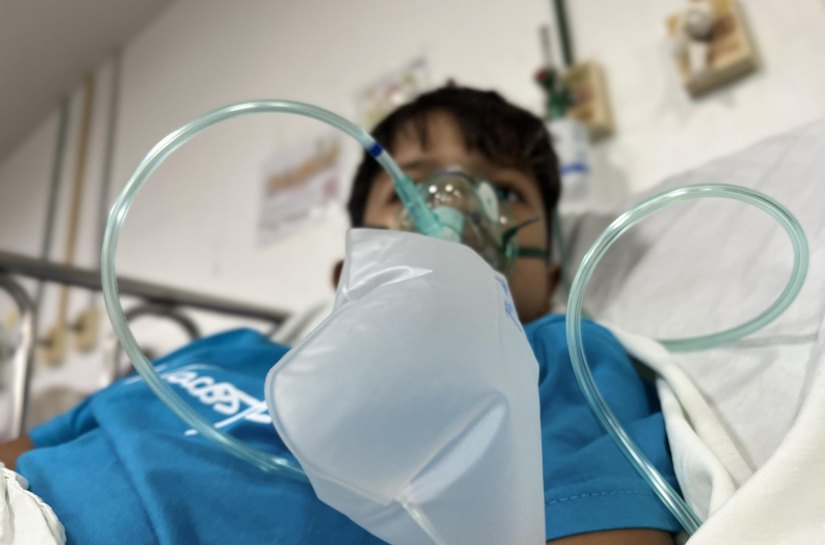 Fumaça e alérgenos podem agravar casos de asma durante festas juninas, alerta pneumologista do HGE