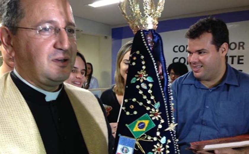 Procon/AL recebe a visita da imagem de Nossa Senhora Aparecida