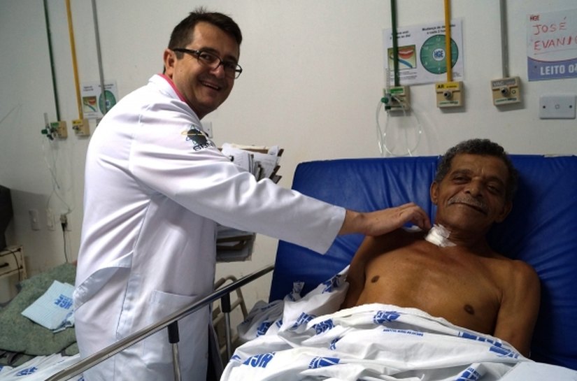 De forma inédita, cirurgia neurológica é realizada no HGE