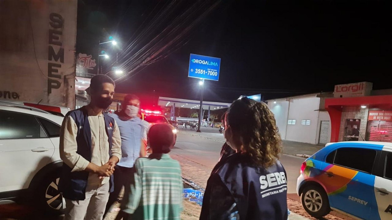 Dependentes químicos são acolhidos durante ação noturna em Penedo