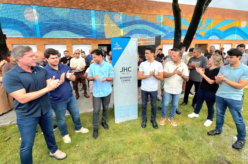 Marx Beltrão prestigia inauguração do novo mercado do Benedito Bentes e destaca impacto positivo da obra para economia da região