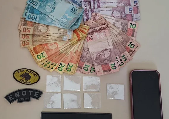 Mulher é detida por suspeita de tráfico após tentar fugir da polícia em Penedo