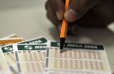 Mega-Sena acumula e pode pagar R$ 10 milhões no sábado