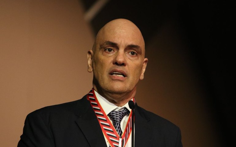 Moraes diz que X pagou multa em conta errada e pede regularização