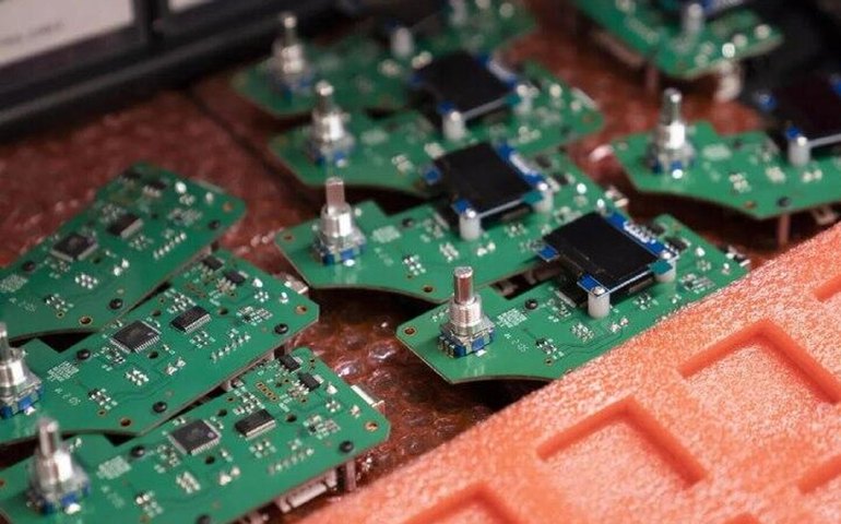 EUA monetizam barreiras técnicas no comércio de chips, mas China segue decisiva no setor