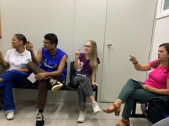 PET-Saúde Equidade Uncisal/Uneal promove oficina de Libras no Consultório na Rua