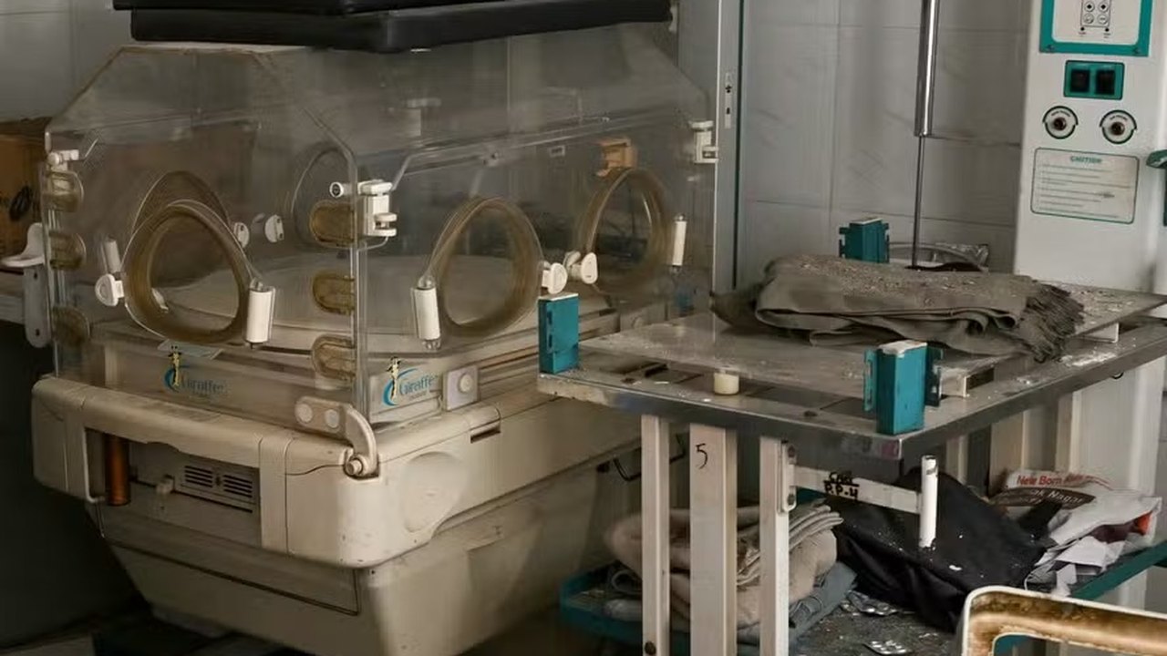 Polícia prende médico e proprietário de hospital na Índia onde seis bebês morreram em incêndio
