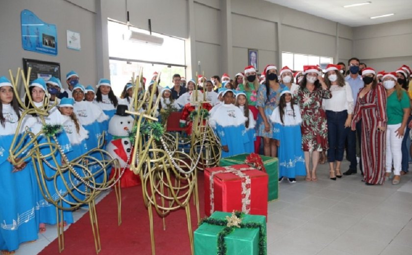Secretaria de desenvolvimento social de Arapiraca abre a programação de natal com apresentação de coral infantil
