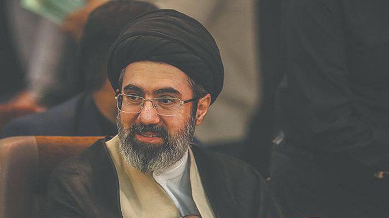 Morte do presidente do Irã: Saiba quem é Mojtaba Khamenei, que pretende suceder pai como líder supremo