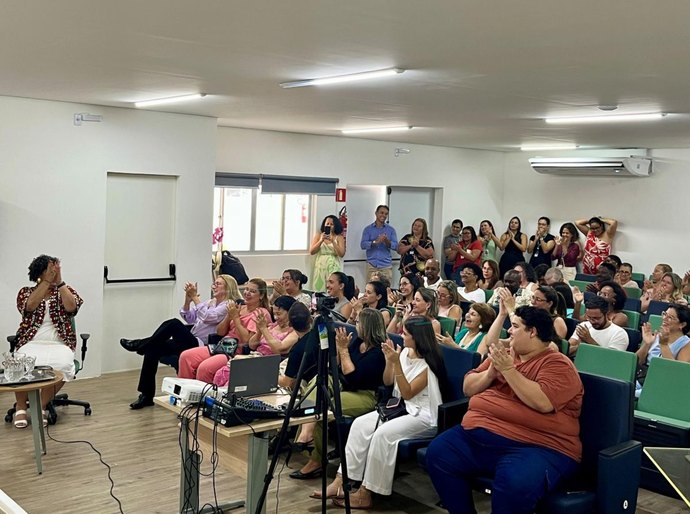 Bárbara Lima defende memorial e se torna a primeira egressa da Fonoaudiologia a conquistar o título de professora titular na Uncisal