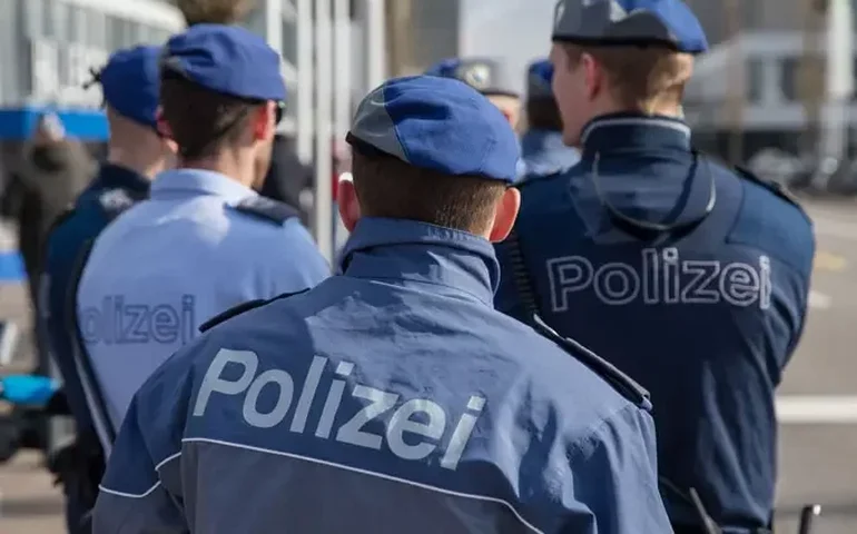 Polícia Suíça investiga antissemitismo em loja de ski em Davos