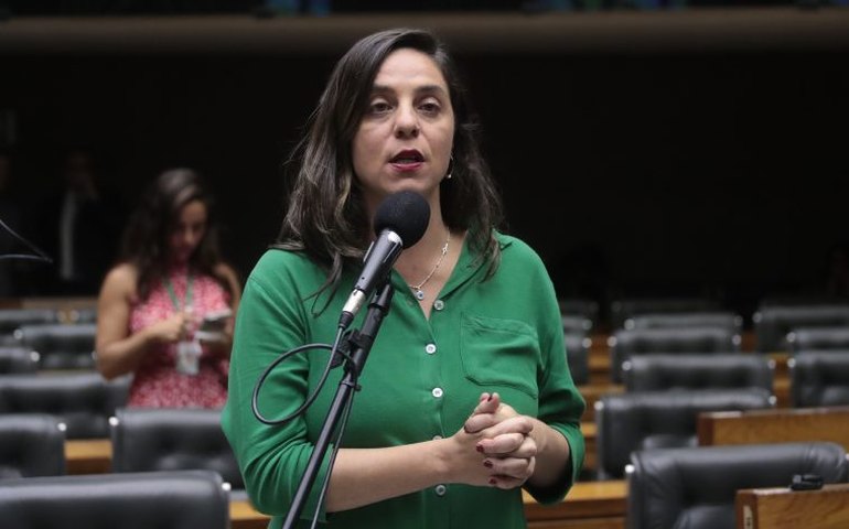 Comissão aprova relatório com sugestões para diminuir impactos de desastres climáticos na educação