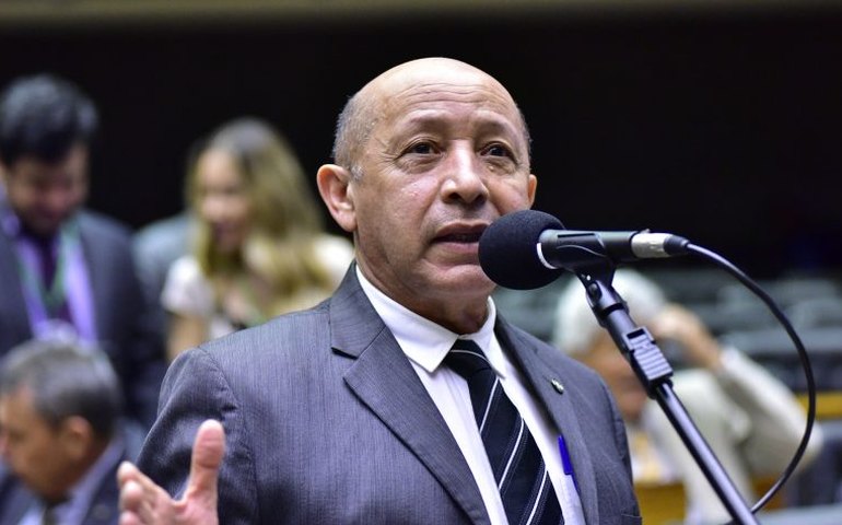 Comissão da Câmara aprova repasse integral do couvert para artistas em bares e restaurantes