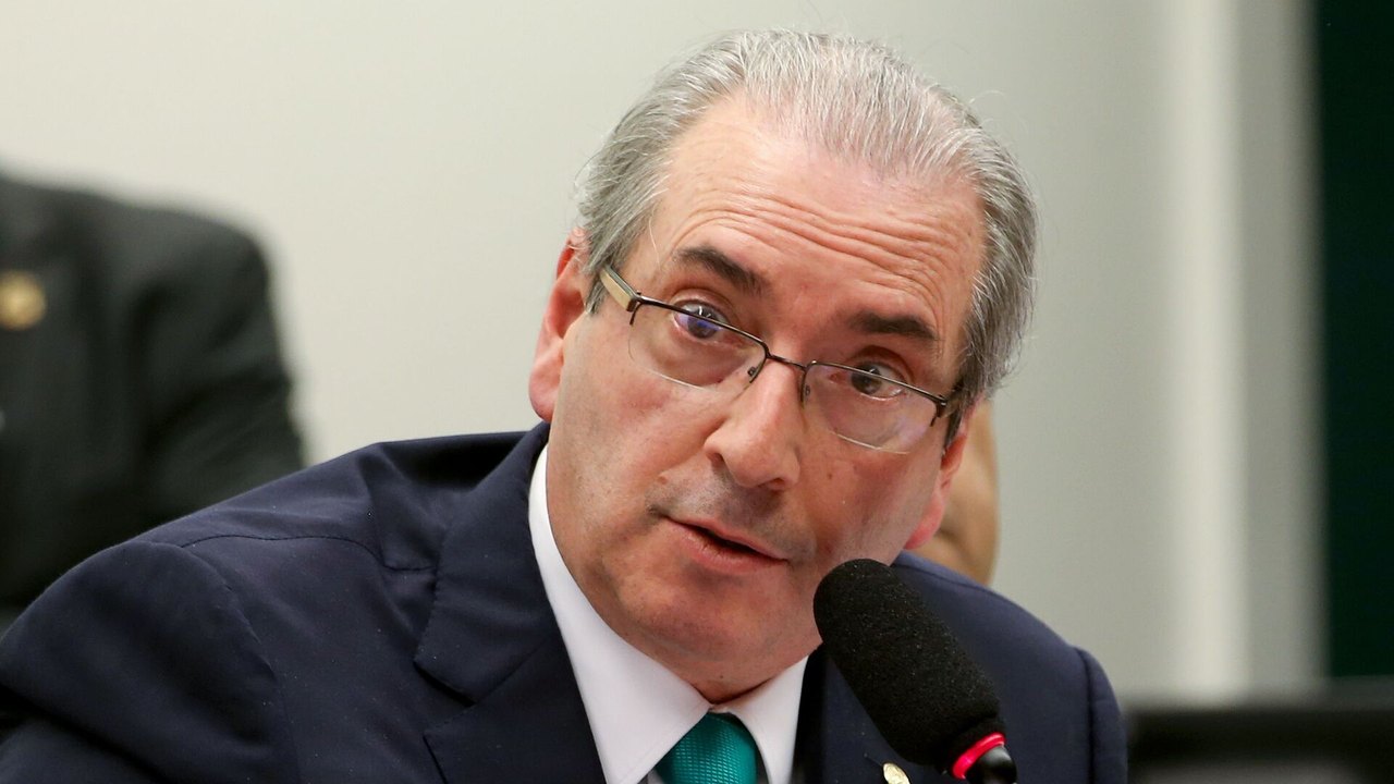 Mídia: Eduardo Cunha pediu a Mauro Cid que acionasse Bolsonaro para interceder a seu favor