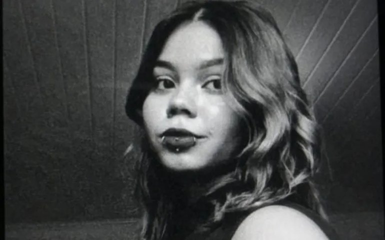 Padrasto é suspeito de matar a tiros jovem encontrada em Arapiraca; a mãe continua no hospital