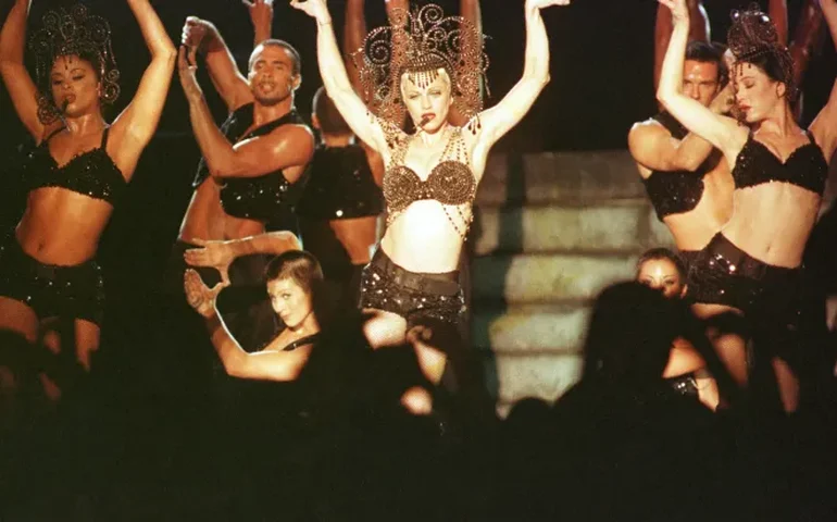 Madonna tem Drag Queen como Mc de show; conheça