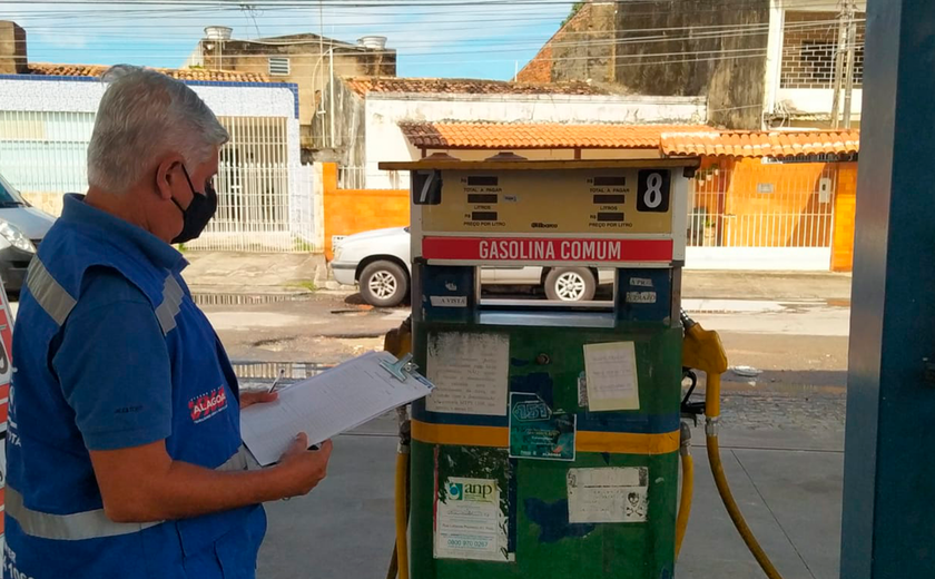 Sefaz Alagoas flagra irregularidades em posto de combustíveis de Maceió