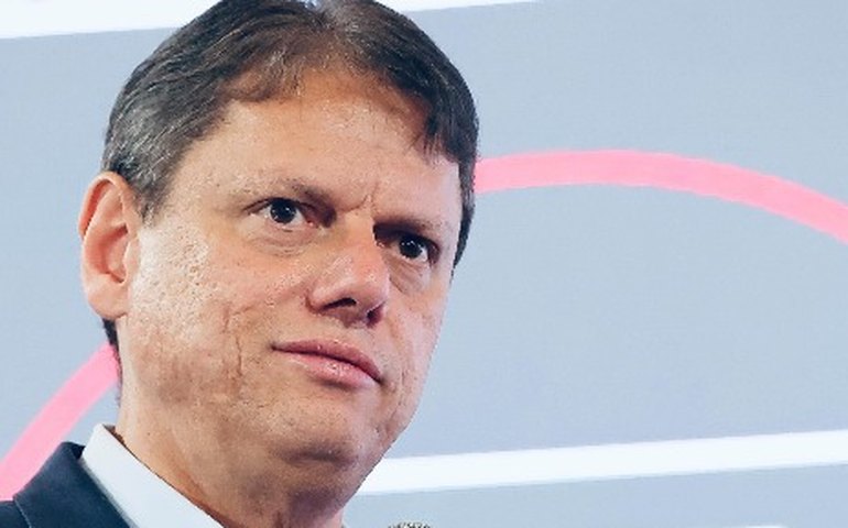 Tarcísio apoia PEC de Flávio Bolsonaro e critica reeleição: 'Está fazendo mal para o Brasil'