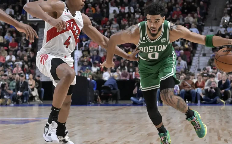 Celtics e Mavericks alcançam 6ª vitória consecutiva na NBA; jogador dos Pistons é preso
