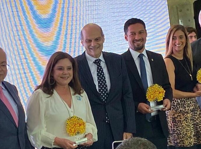Rodrigo Cunha é premiado em comenda sobre Direitos Humanos do Governo do DF