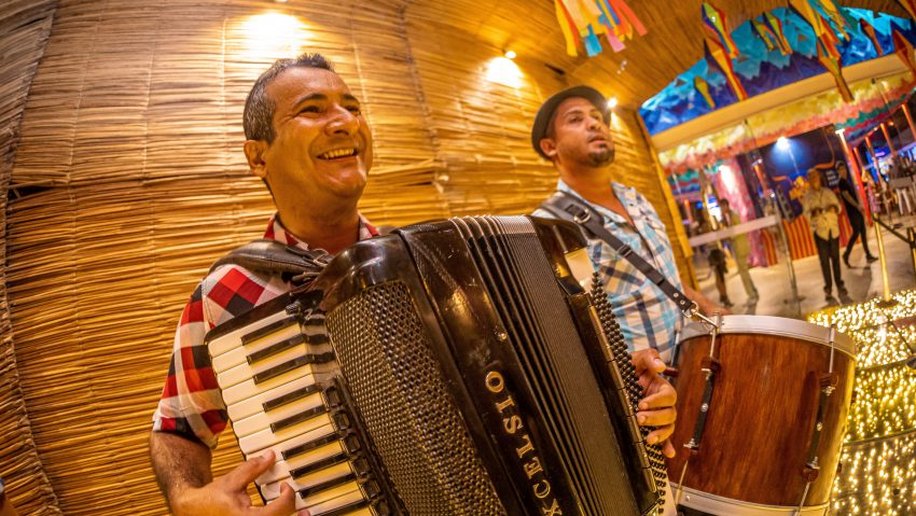 Palcos Coreto de Jaraguá e Praça Dois Leões terão 40 apresentações de artistas locais