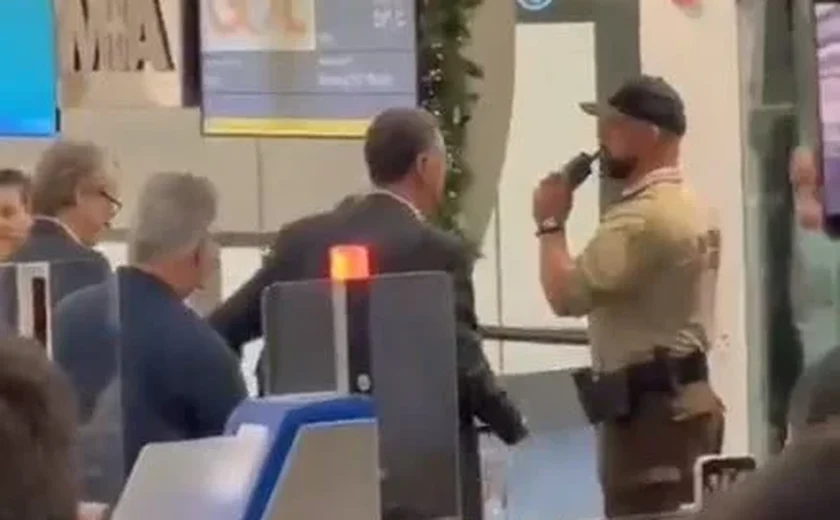 Barroso é confrontado por passageiros em aeroporto de Miami: ‘Sai do voo’