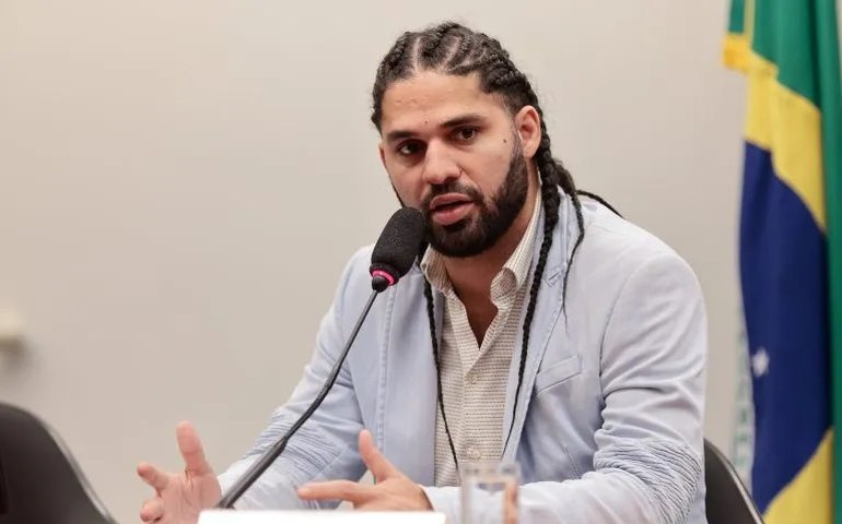 Deputado David Miranda está internado na UTI em clínica no Rio
