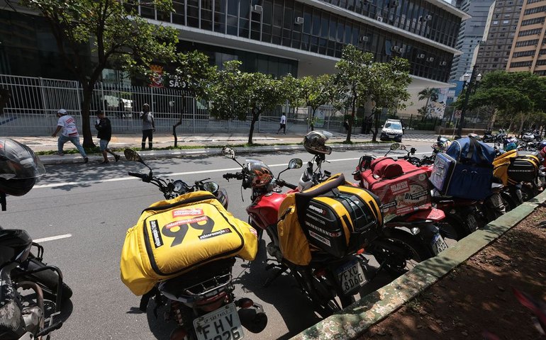 Justiça de SP declara inconstitucional decreto que suspendia mototáxis