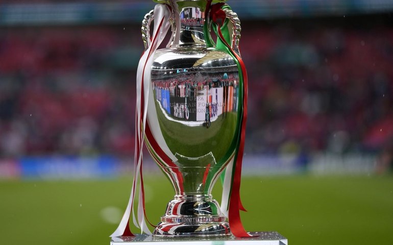 Inglaterra busca virada, se garante na Eurocopa e deixa a Itália em situação delicada