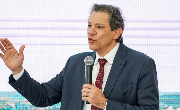 Haddad anuncia isenção do Imposto de Renda para pessoas que ganham até R$ 5 mil mensais