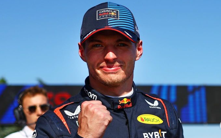 Verstappen culpa desgaste por sofrer pressão de Norris no fim, mas mostra alívio com vitória