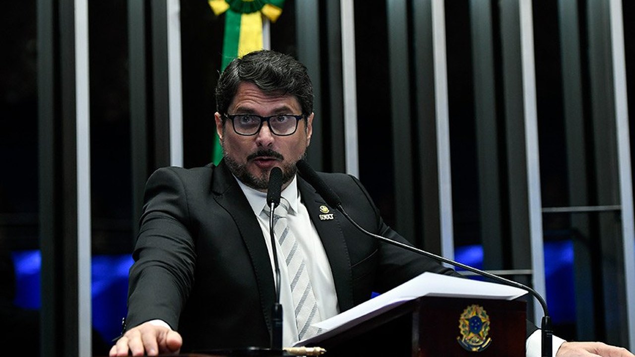 Marcos do Val pede apoio do Senado para barrar ministro do STF