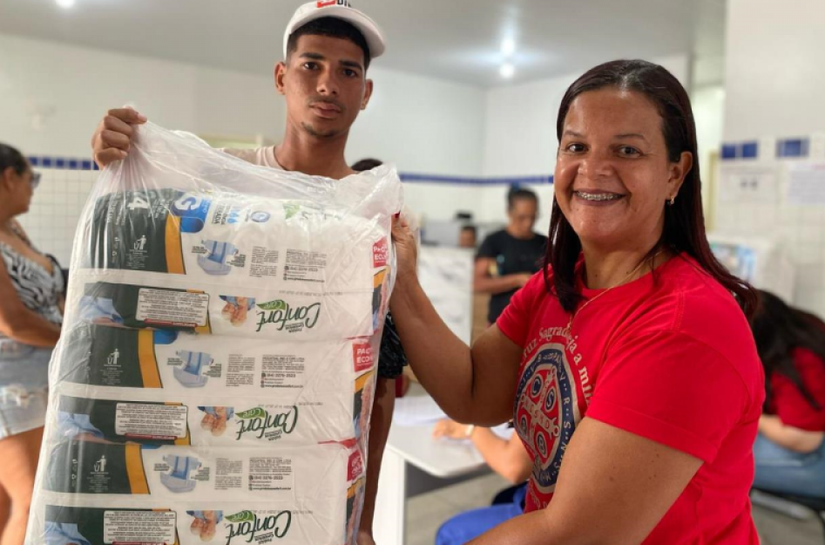 SMS de Campo Alegre realiza entrega de fraldas geriátricas para pacientes de Luziápolis
