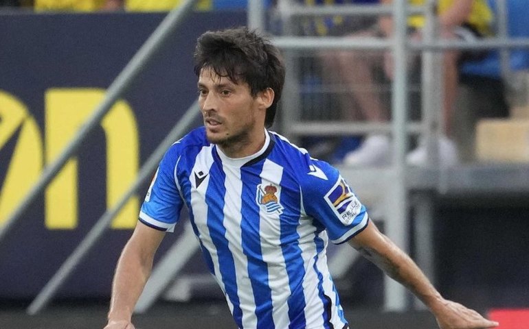 Espanhol David Silva anuncia aposentadoria após lesão no joelho: 'Muito obrigado, futebol'