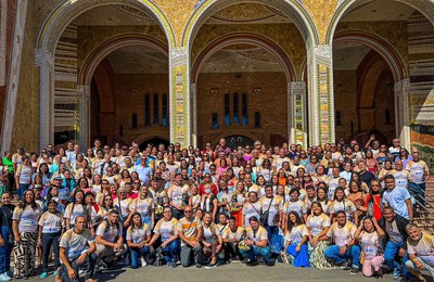 Prefeito Cacau realiza Romaria inédita e leva mais de 250 Deodorenses para Aparecida do Norte