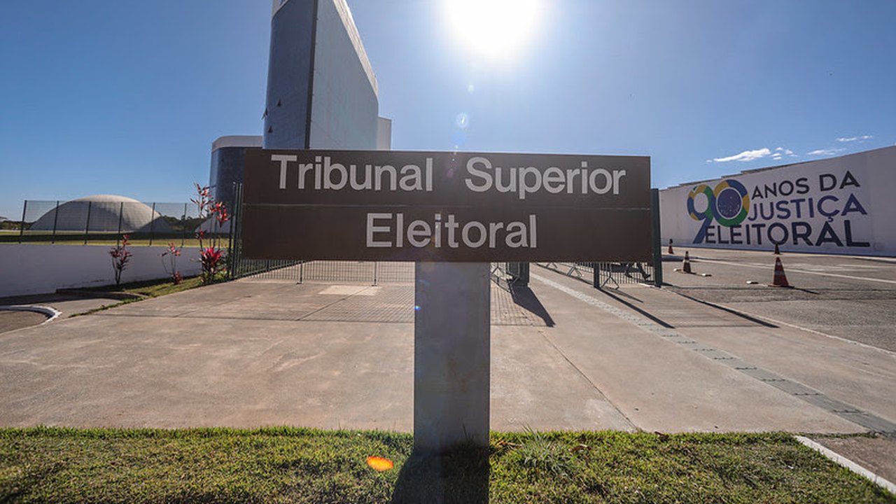 TSE abre investigação contra Carlos Bolsonaro e Ecossistema de Desinformação