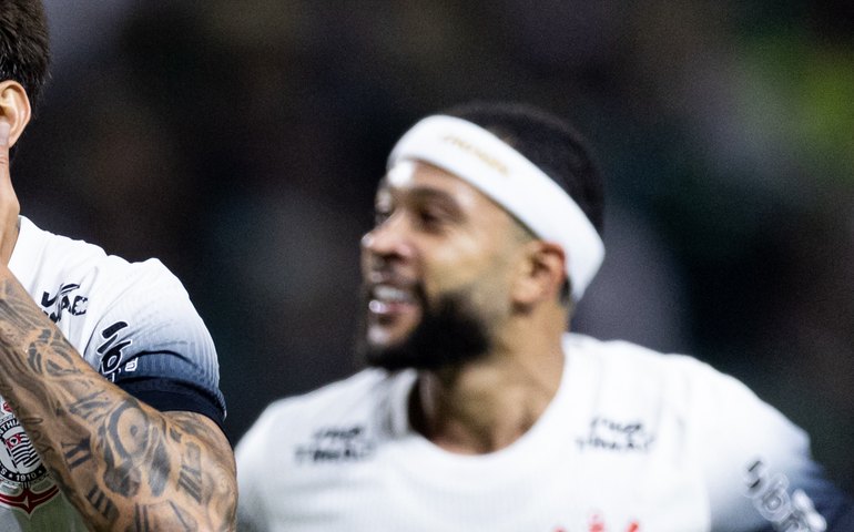 Corinthians se redime, vence Palmeiras e fica a um empate de encerrar jejum de títulos