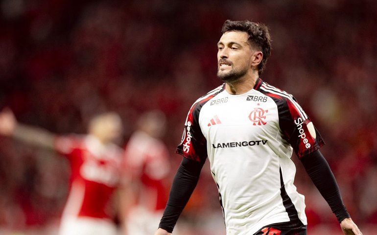 Flamengo volta a derrotar o Internacional e avança na Libertadores