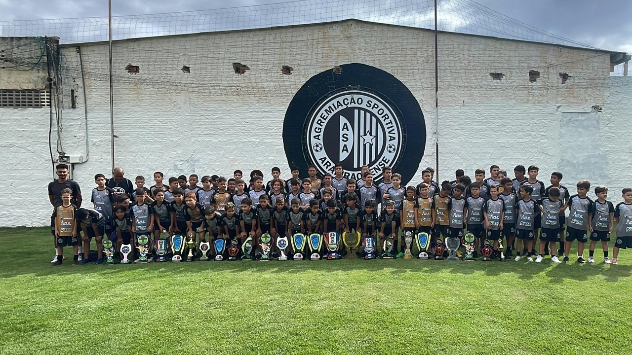 Atletas do projeto ASA base GL são recebidos pelo elenco Alvinegro no CT