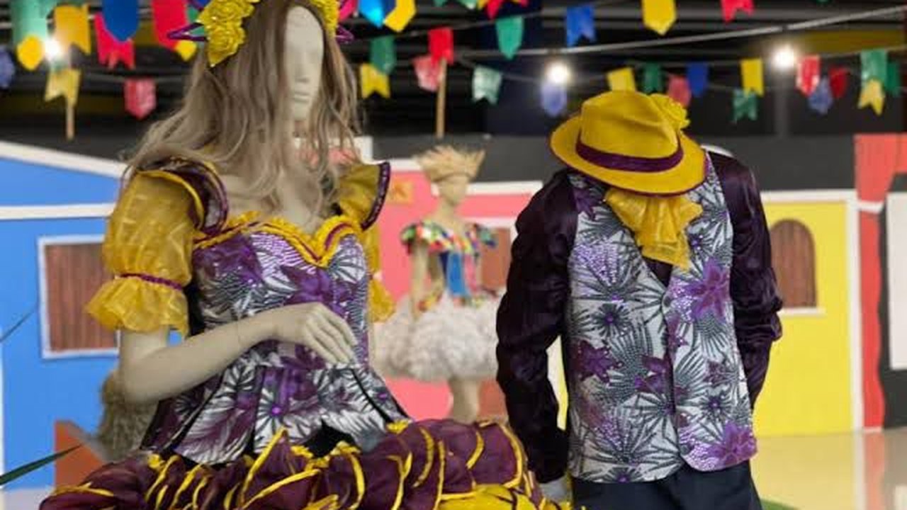 Exposição de trajes juninos e sanfonas antigas encanta visitantes do Arapiraca Garden Shopping