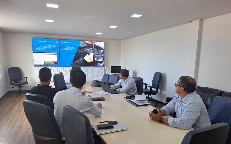 Comissão da Segurança Pública avalia câmeras corporais apresentadas pela Motorola