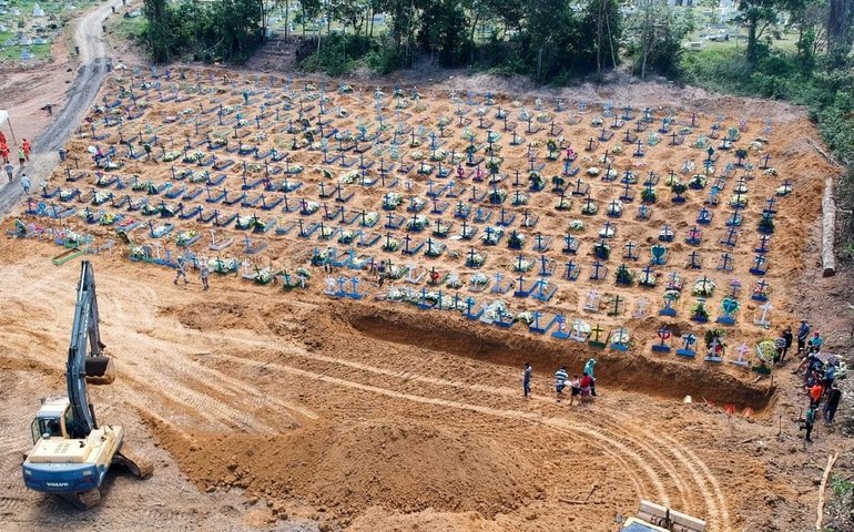 Brasil segue como líder mundial em casos e mortes nas últimas 24h