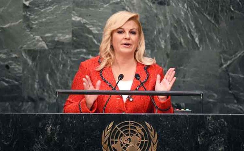Presidenta da Croácia defende barreiras para impedir entrada de refugiados