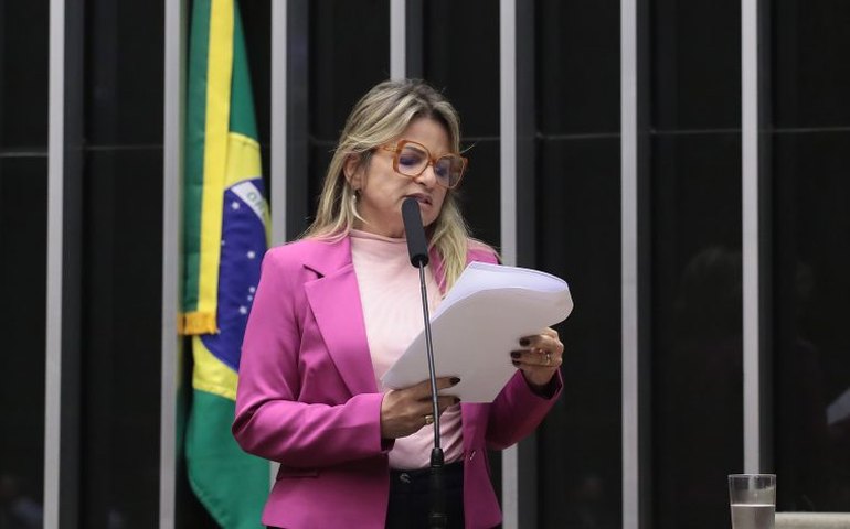 Câmara aprova medidas de proteção à primeira infância no ambiente digital; acompanhe