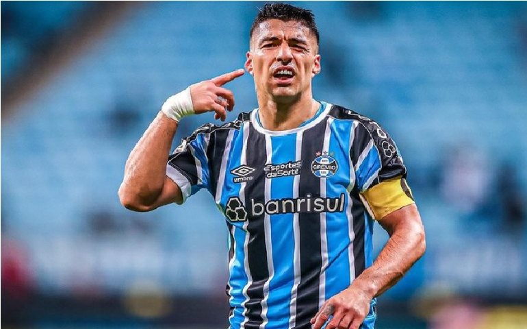 Suárez desiste de ir para Barcelona e opta por tratamento das dores no joelho no Grêmio