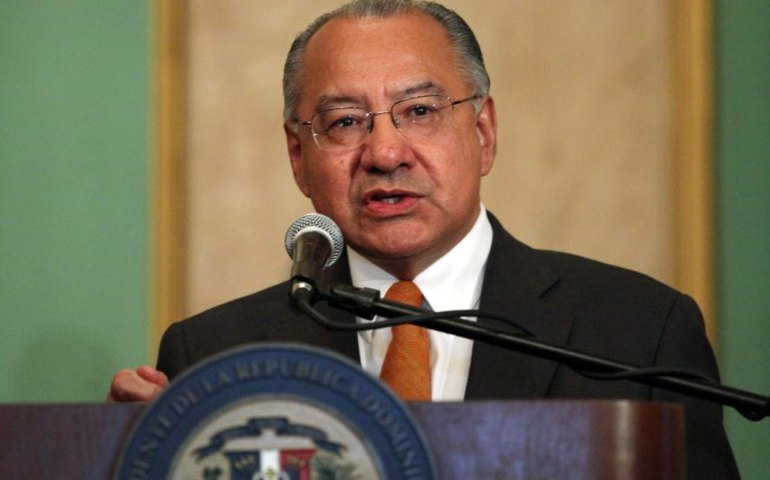 Ex-embaixador dos EUA é condenado a 15 anos de prisão por espionar para Cuba