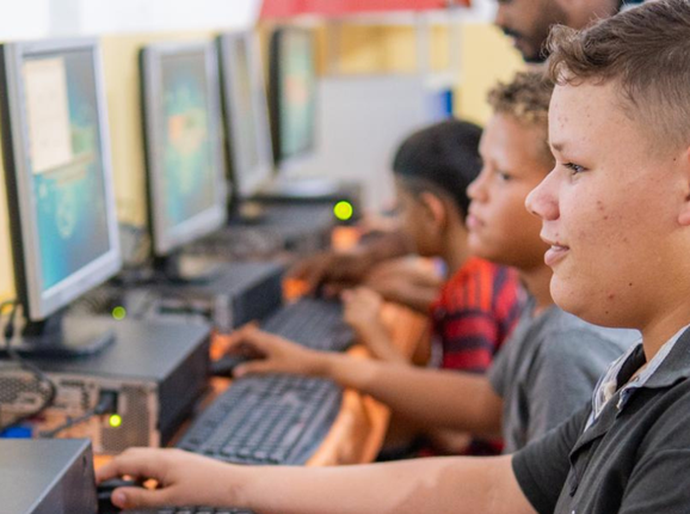 Ministério das Comunicações e BNDES vão lançar edital para conectar mais de 1,2 mil escolas públicas na Amazônia e Nordeste