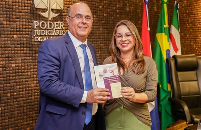 Servidora do TJAL discute superendividamento em obra que será lançada na Bienal