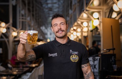 Bar de Curitiba vai distribuir 200 chopes se Viveros, craque do Athletico, marcar contra o Bahia pelo Brasileirão 2026