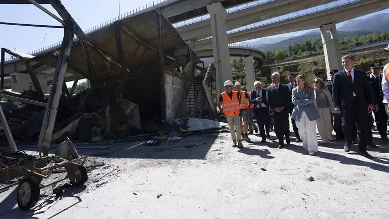 Meloni visita canteiro de obras de ferrovia alvo de violento protesto e pede 'justiça'